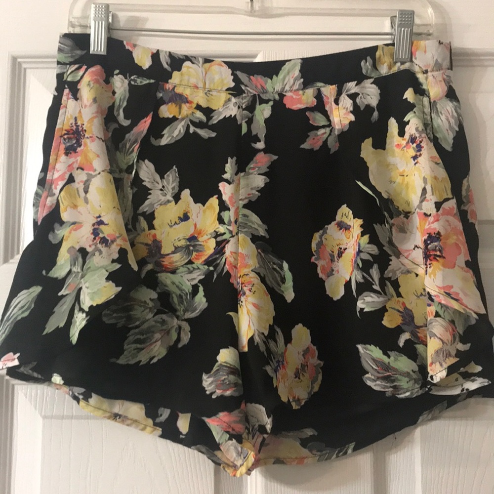 Black Flouncy Floral Shorts